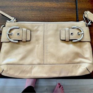 EUC Barely used beige patent Coach clutch with detachable strap